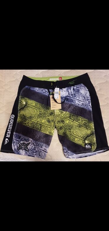 böyük bədən geyim: Quiksilver şort. 

Orijinaldı. 90 avroya alınıb. Ölçüsü 34
