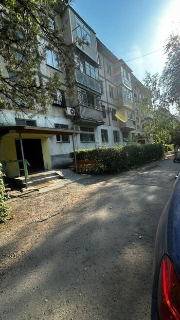 срочно продается квартира: Продаю 3-ком в парке Ата Турк 104серия. 1 этаж Не угловая Хороший