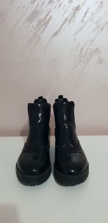 Gležnjače: Gležnjače, 38 — 6