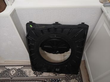 gunluk 20 azn prius: W124 ( mersedes yeşka ) baqaj əlavə (zapazka) təkərin üstlüyü. İdeal