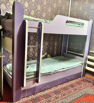 трёхместная кровать: 2х ярусная кровать, помещается взрослый человек, в хорошем состоянии