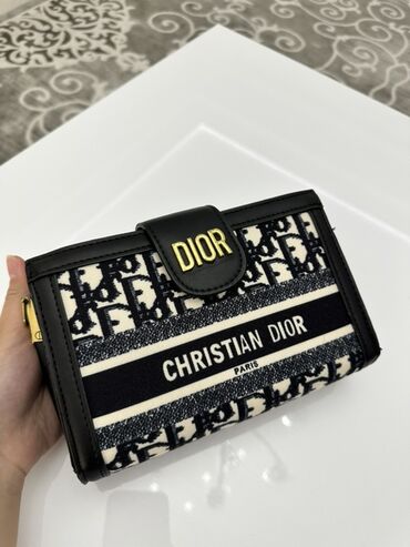 сумки диор: Сумочка Christian Dior с монохромным узором и золотистой фурнитурой