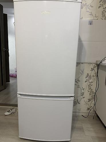 mini refrigerator: Холодильник двухкамерный, белый, с нижней морозильной камерой — 1
