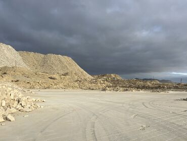 Kommersiya daşınmaz əmlakının satışı: Qaradağ rayonu Gülbaxt Ərazisi 4 hektar Daş karxanası. Dəyərindən ucuz — 3