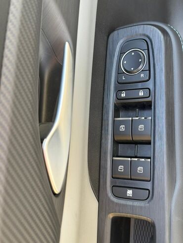 Другой электротранспорт: Электромобиль (кросс‑минивэн) белого цвета. Основные особенности: - — 8