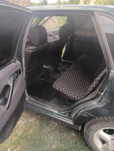 семиместные машины: Volkswagen Passat: 1994 г., 2 л, Механика, Бензин, Седан