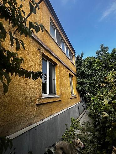 Продажа коттеджей и домов: Продаю дом район Кудайбергена по ул.Маданият . 2 этажа кирпичный, на 1 — 14