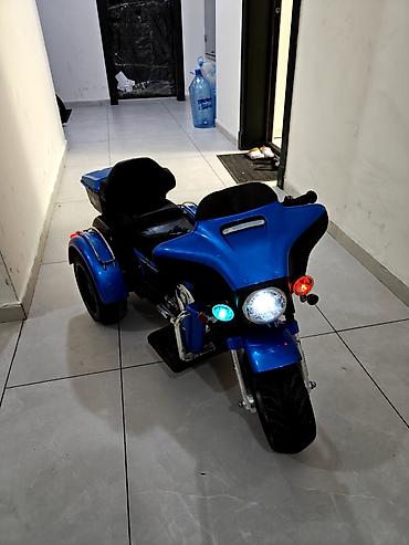 qanadlar: Uşaq üçün motosiklet . Yayın əvvəlində alınıb, uşağın artıq həvəsi — 3