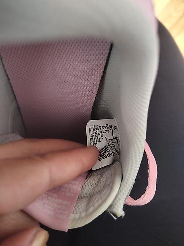 ženski: Bukvalno jednom obuvene, velike su mi, nove skroz sto se i vidi, Nike — 2