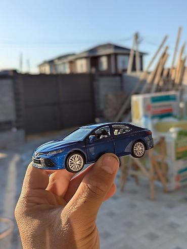 модель авто: Игрушечная модель Тойота Камри. 
материал : железо.
цвета синие — 2