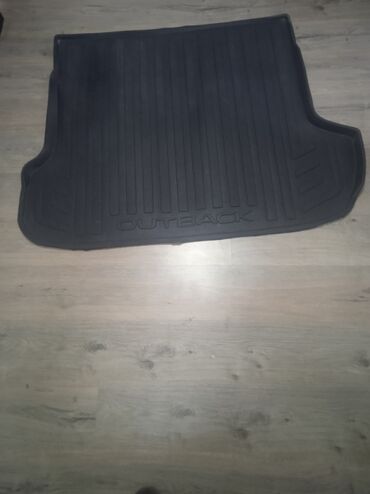 Задний полик на Субару Оутбек