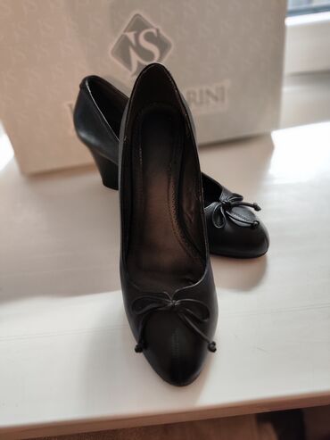 женская кожаная обувь: Туфли 37, цвет - Черный
