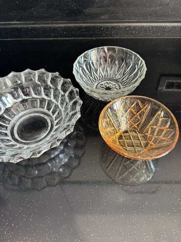 Mətbəx aksesuarları: Kəsik naxışlı şüşə qablar dəsti - 3 ədəd kiçik şüşə qab: 2-si şəffaf