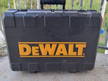 Setovi akumulatorskog alata: Milwaukee i DeWalt setovi alata u koferima 1) Milwaukee ručna kružna — 2