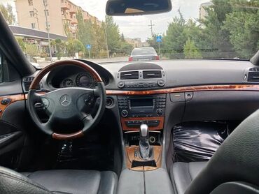 mercedes banan: Mercedes-Benz E 320: 3.2 l | 2003 il Sedan
