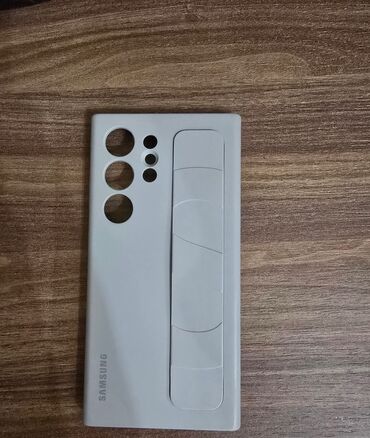 Kabrolar: Samsung case S 24 ultra ucun.resmi magazalarda 100 manatdi,balaca