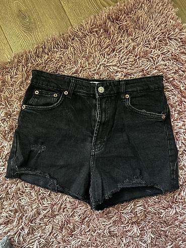 differente obuca: Crne teksas šorts pantalone sa visokim strukom. Klasičan petodžepni — 1