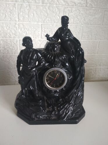 Антикварные часы: Часы Хозяйка медной горы,первые 5000 рабочие,вторые 3000 нет ключа