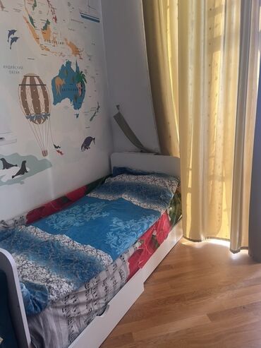 tek neferlik matras: Oğlan və qız üçün, Çarpayı, Matras ilə, Siyirməli