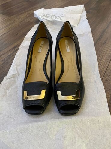 geox женская обувь: Туфли 37, цвет - Черный