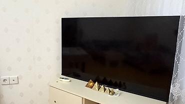 televizor stend: Samsung düz ekran televizor - Ekran ölçüsü: təxminən 50–55 düym — 2