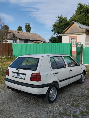 объем 1: Volkswagen Golf: 1993 г., 1.6 л, Механика, Бензин, Хетчбек