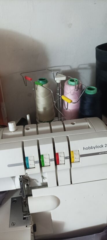 Şarj cihazları: PFAFF Hobbylock 2.0 overlok maşını - Alman dizaynı, 4 iplik/2 iynə