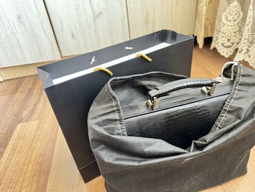 сумку портфель: Мужской портфель из натуральной телячьей кожи черный. Портфель из