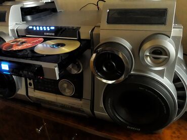 Musiqi mərkəzləri: 3800 w Güclü Səs + Bass
 2 Basovik + 2 Səs Kalonkaları — 7