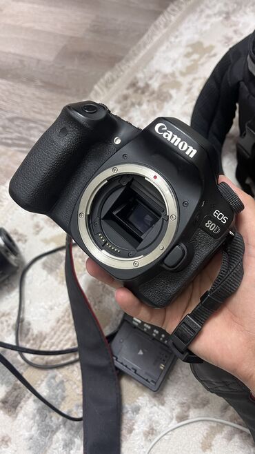 где можно продать фотоаппарат: Canon 80D ПРОДАЮ фото-комплект Canon - ОТЛИЧНОЕ СОСТОЯНИЕ! Комплект