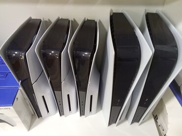 PS5 (Sony PlayStation 5): PlayStation 5 oyun konsolu, müasir oyun təcrübəsi təklif edir. Yüksək