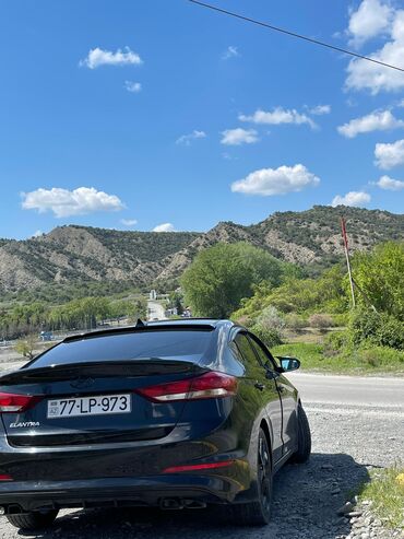 Hyundai: Hyundai Elantra: 0.2 l | 2017 il Sedan — 4