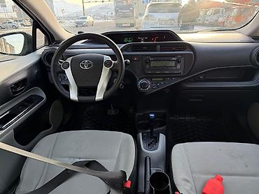 Toyota: Toyota Aqua: 2013 г., 1.5 л, Вариатор, Гибрид, Хэтчбэк — 9