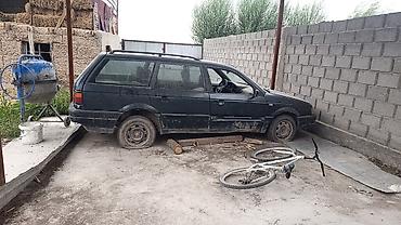 Volkswagen Passat Variant: 1990 г., 1.8 л, Механика, Бензин, Универсал