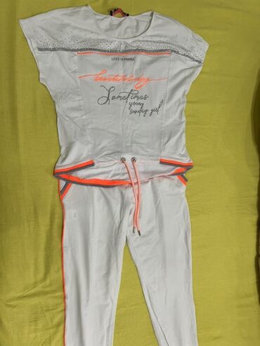 женская блуза в горошек: Qadın idman dəsti – köynək və şalvardan ibarət - Rəng: ağ, neon