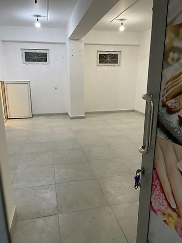 Kommersiya daşınmaz əmlakı: Gözəllik və dırnaq studiyası üçün hazır kommersiya sahəsi - Girişdə — 4