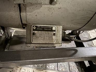 samovar satisi: Sənaye tikiş maşını komplekti satılır. Komplektə şəkildə görünən — 2
