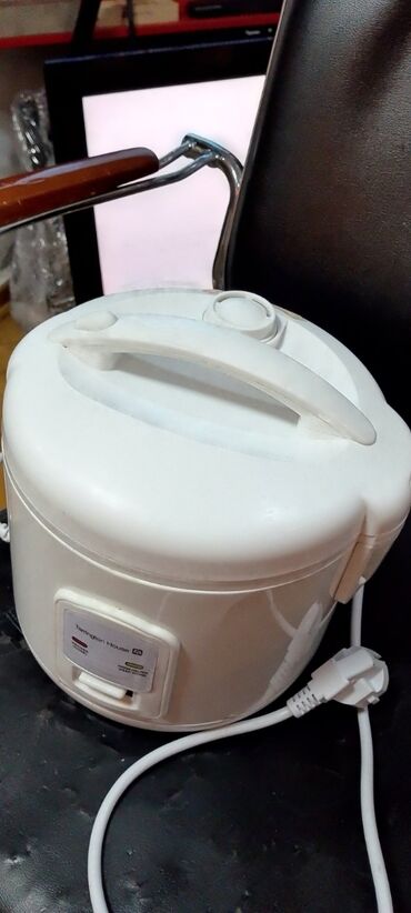 Ostali kuhinjski aparati: Friteza dobra 2,5 l manja
 Mirjevo — 10