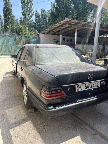 дом на колосах: Представлен классический седан Mercedes-Benz E-Class в кузове W124