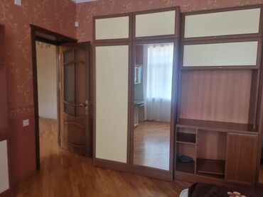 шкаф в прихожую: İşlənmiş, Düz dolab, Şifonyer