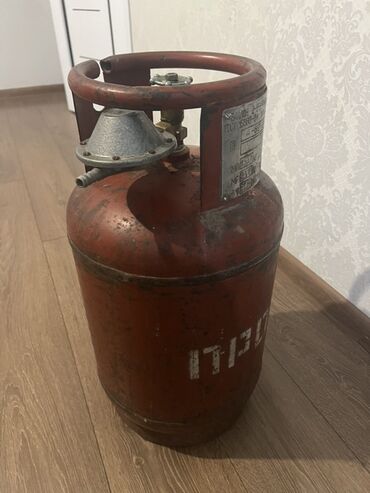 циркуляционный насос цена в бишкеке: Красный газовый баллон с редуктором давления, предназначенный для