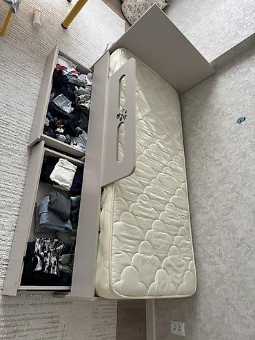 bunk bed: Детская односпальная кровать, Б/у, Для девочки, Для мальчика, С бортиком, С матрасом — 3