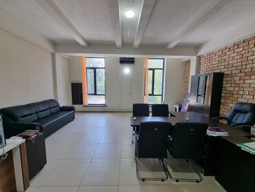 продается жилой дом в село арашан: Сдаю Офис, 47 м², В бизнес центре, 1 линия, С системой безопасности