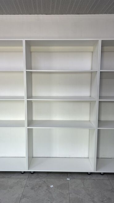 оборудование для бизнес: Белые модульные стеллажи/витрины для магазина или офиса