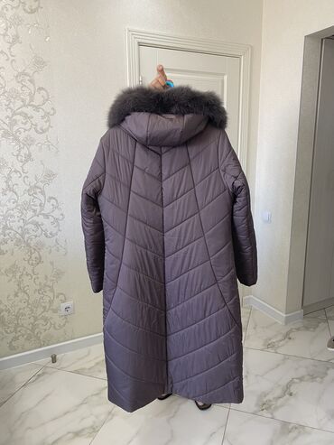 Женская пуховая пальто в хорошем состоянии б/у размер 50