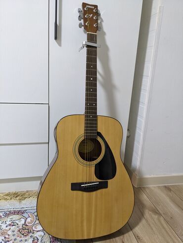 YAMAHA F310 срочно продаю гитару очень в хорошем состоянии
