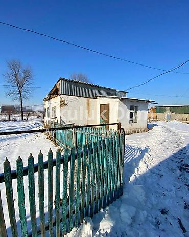 Продажа коттеджей и домов: 🏠Продается дом в с. Сокулук с участком 40 соток и кошарой. От трасы 2 — 4