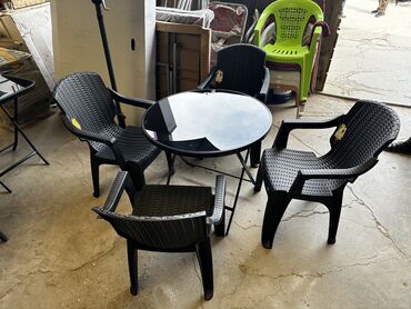 plastik divan: Yeni, Oval masa, 4 stul, Qatlanan çemodan, Stullar ilə, Həsir toxunuşlu, Türkiyə