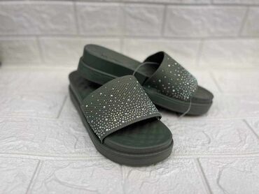 Papuče: 36-40
1600 din
Roba sa kosova na lalafo.rs — 9 Papuče: 36-40
1600 din
Roba sa kosova — 9