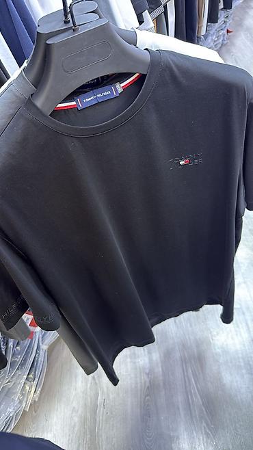 Kişi geyimləri: Kişi T‑shirt kolleksiyası Brend variantları: - Massimo Dutti qısaqol — 2